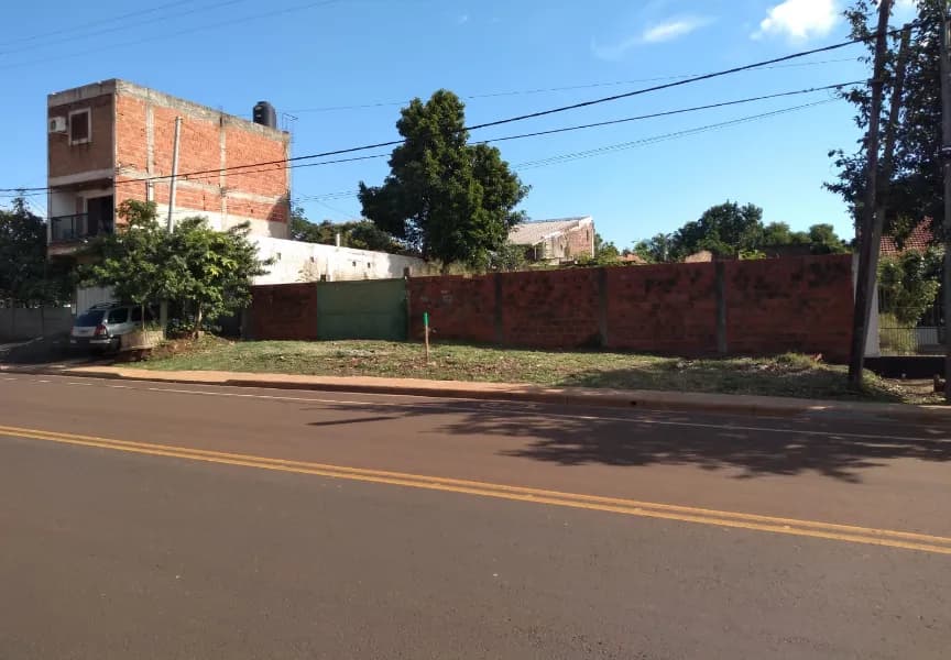 Hermoso y amplio lote en avenida, a pasos del río, Zona Club CAPRI