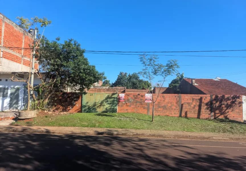 Hermoso y amplio terreno en avenida, a pasos del río, Zona Club CAPRI