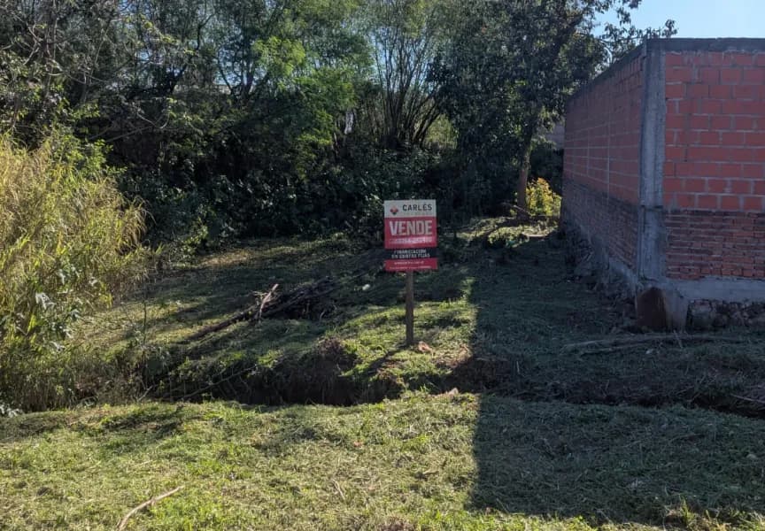 Amplio Terreno  en Bº Los Lapachos
