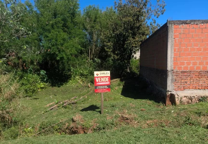 Amplio Terreno  en Bº Los Lapachos