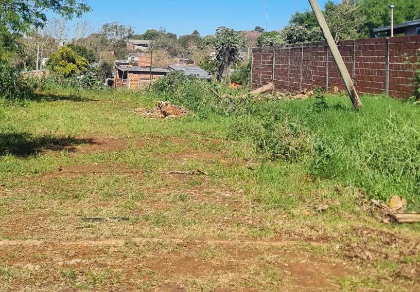 Amplio Terreno  en Bº Los Lapachos
