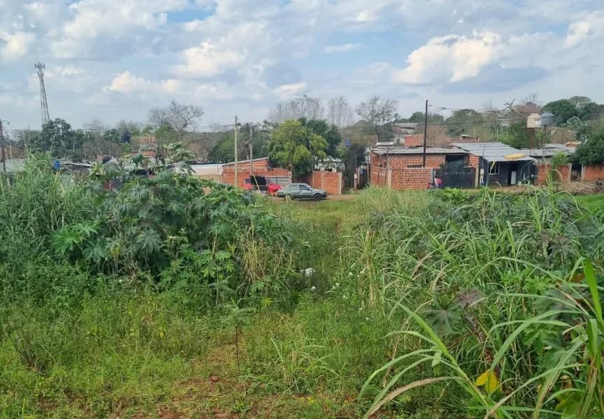 Amplio Terreno  en Bº Los Lapachos