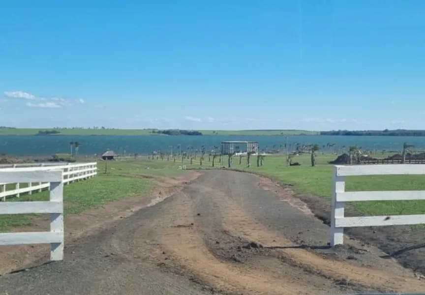Hermoso terreno frente al río en B° Cerrado Puerto Mbygua