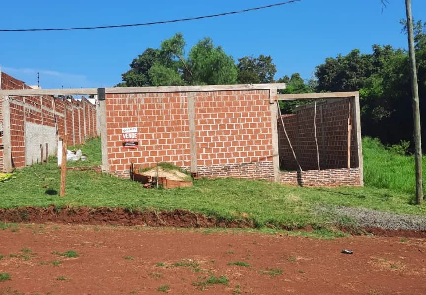 Amplio terreno con muro perimetral - Itaembe Mini