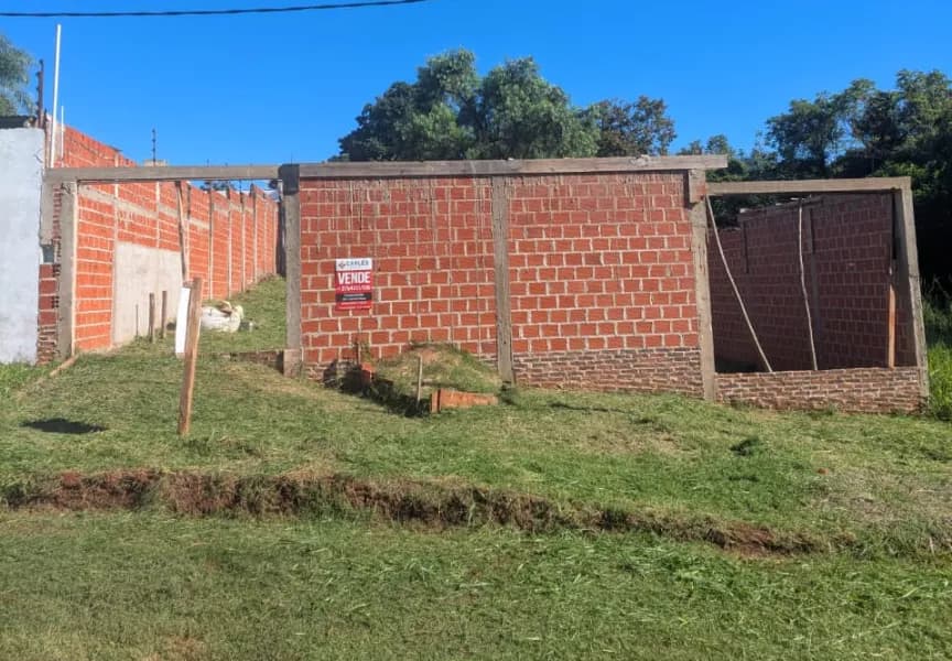 Amplio terreno con muro perimetral - Itaembe Mini