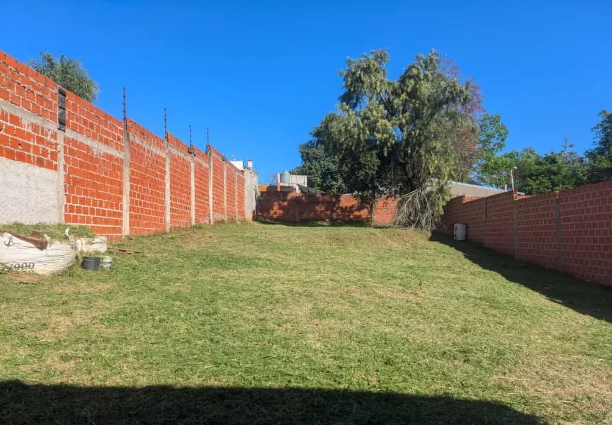 Amplio terreno con muro perimetral - Itaembe Mini