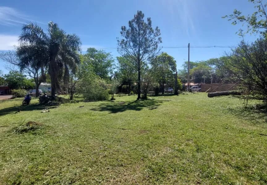 Hermoso lote comercial sobre avda de acceso a Itaembé Miní
