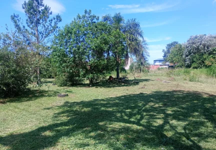 Hermoso lote comercial sobre avda de acceso a Itaembé Miní