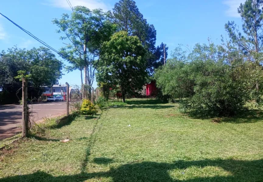 Hermoso lote comercial sobre avda de acceso a Itaembé Miní