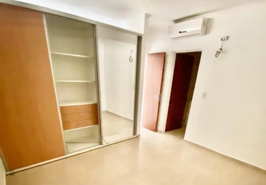 PUERTA REAL: UN DORMITORIO